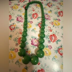 Women’s green wood beaded necklace large and chunky EUC maybe worn once